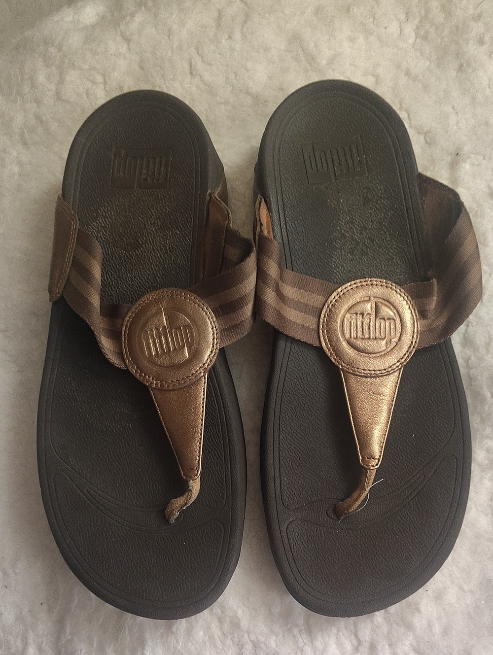 FitFlop Men’s Brown Metallic Thong Sandals